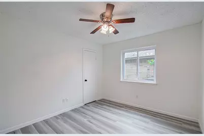 5727 Longforest Drive, Houston, TX 77088 - Photo 12