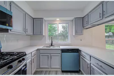 5727 Longforest Drive, Houston, TX 77088 - Photo 22