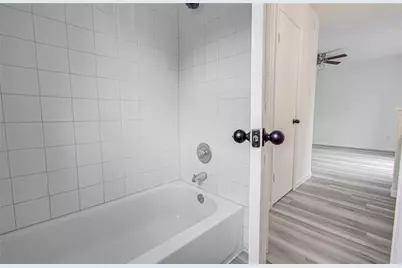5727 Longforest Drive, Houston, TX 77088 - Photo 14
