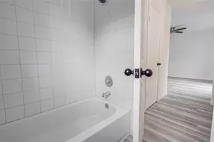 5727 Longforest Dr, Houston, TX 77088 - Photo 14