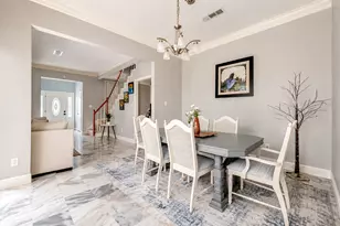 17 Bayou Pointe Dr, Houston, TX 77063 - Photo 2