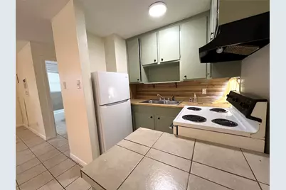 1210 Sycamore Avenue #C, Huntsville, TX 77340 - Photo 2