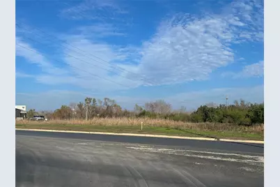 44 East Avenue, Schulenburg, TX 78956 - Photo 2