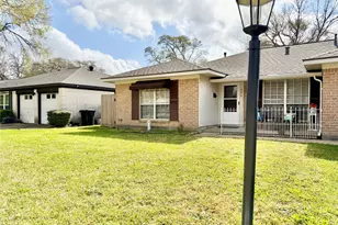 926 Richvale Ln, Houston, TX 77062 - Photo 2