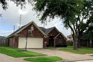 8219 Fox St, Baytown, TX 77523 - Photo 4