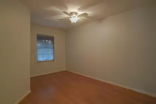 5216 Arboles Dr, Houston, TX 77035 - Photo 10