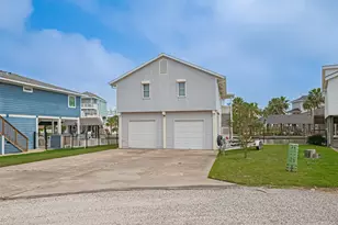 210 Sampan Dr, Galveston, TX 77554 - Photo 4