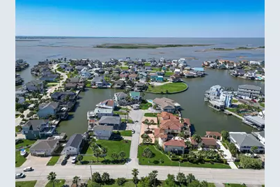 210 Sampan Drive, Galveston, TX 77554 - Photo 46