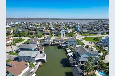210 Sampan Drive, Galveston, TX 77554 - Photo 44