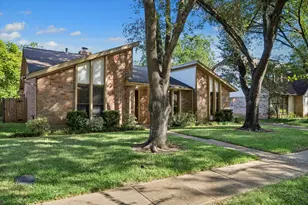 2739 Field Line Dr, Sugar Land, TX 77479 - Photo 2