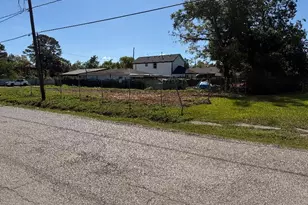 6417 Bobby Burns St, Houston, TX 77028 - Photo 4
