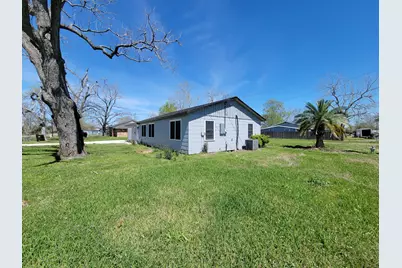 413 S Market Street, Brazoria, TX 77422 - Photo 32