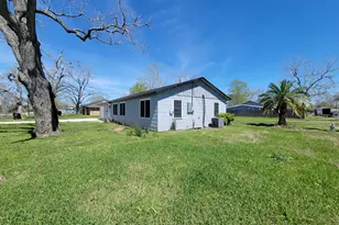 413 S Market St, Brazoria, TX 77422 - Photo 32