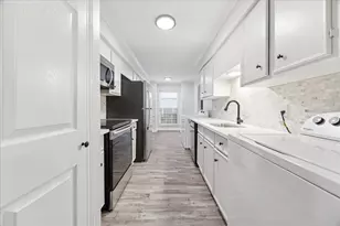 13286 Trail Hollow Dr, Houston, TX 77079 - Photo 4