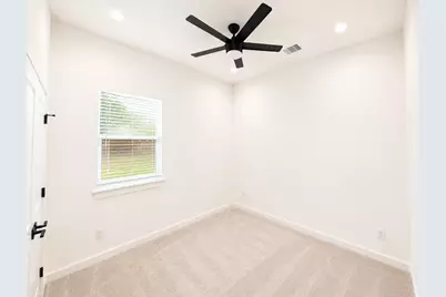 5018 Dieppe Street, Houston, TX 77033 - Photo 10