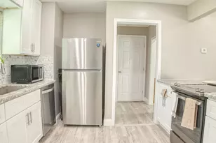 8150 Herschelwood St, Houston, TX 77033 - Photo 6