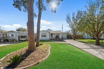 429 19th Avenue N, Texas City, TX 77590 - Photo 1