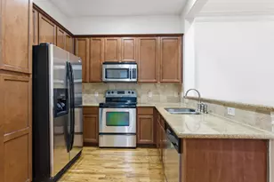 1303 Sherwood Point Ln, Houston, TX 77043 - Photo 10