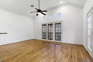 1303 Sherwood Point Ln, Houston, TX 77043 - Photo 12