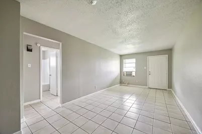 5107 Clover Street, Houston, TX 77033 - Photo 2