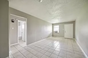 5107 Clover St, Houston, TX 77033 - Photo 2