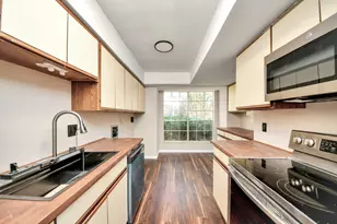7815 Grove Ridge Dr, Houston, TX 77061 - Photo 10