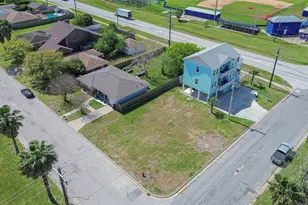 3201 Kleinmann Ave, Galveston, TX 77551 - Photo 1
