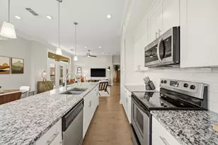 300 St Joseph Pkwy, Houston, TX 77002 - Photo 16