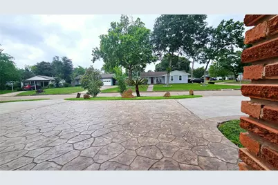 6946 Cole Creek Drive, Houston, TX 77092 - Photo 4
