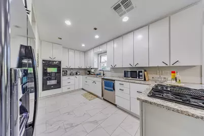 2519 Lazy Lake Drive, Houston, TX 77058 - Photo 8