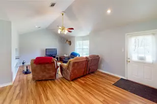 906 Waco St, Dayton, TX 77535 - Photo 10