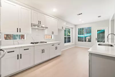 66 Terraglen Dr, The Woodlands, TX 77382 - Photo 8