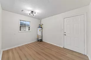 907 S 3rd St, La Porte, TX 77571 - Photo 38