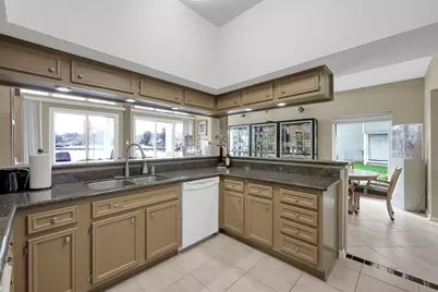 63 April Point Drive S, Conroe, TX 77356 - Photo 6
