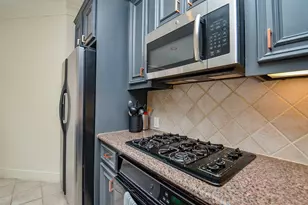 208 Bremond St, Houston, TX 77006 - Photo 22