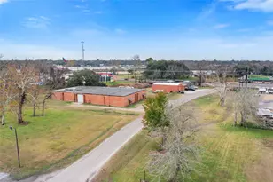 200 Bowling Alley Ln, Alvin, TX 77511 - Photo 22