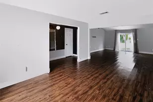 11930 Ashcroft Dr, Houston, TX 77035 - Photo 8
