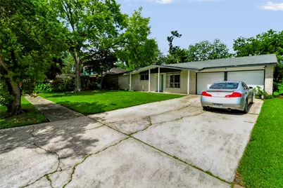 11930 Ashcroft Drive, Houston, TX 77035 - Photo 2