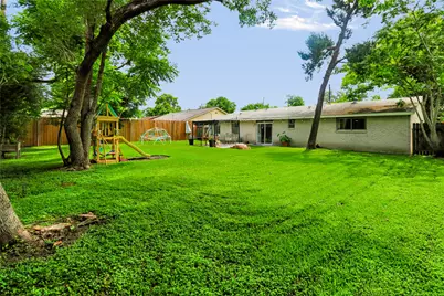 11930 Ashcroft Drive, Houston, TX 77035 - Photo 36
