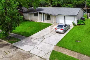 11930 Ashcroft Dr, Houston, TX 77035 - Photo 1