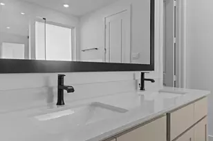 14028 Pne Clfs Dr, Texas City, TX 77568 - Photo 18