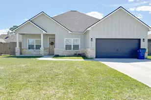 431 Wellshire Dr, West Columbia, TX 77486 - Photo 1