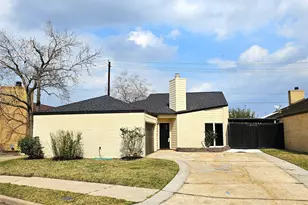 10846 Kirktown Dr, Houston, TX 77089 - Photo 2