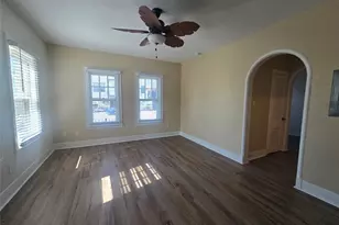 725 Broadway Ave, Galveston, TX 77550 - Photo 6