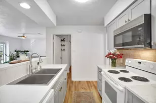 2401 Sycamore Ave, Huntsville, TX 77340 - Photo 16