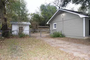 1013 Austin St, Jacksonville, TX 75766 - Photo 36
