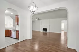 9410 Lakeway View Ln, Humble, TX 77396 - Photo 8