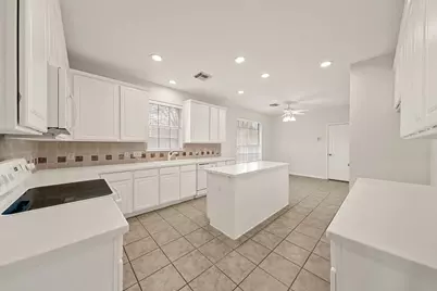 9901 Kemp Forest Drive, Houston, TX 77080 - Photo 10