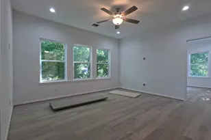9427 Coffee St, Houston, TX 77033 - Photo 8