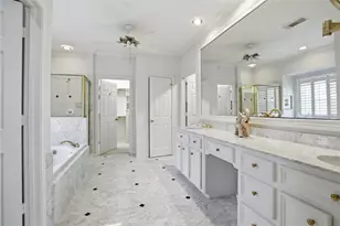 285 Sugar Berry Cir, Houston, TX 77024 - Photo 16